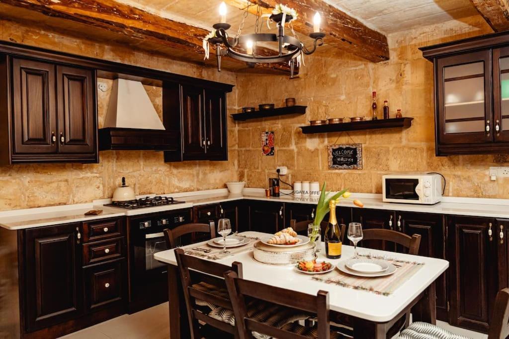 Enchanting 2Bdr Townhouse In Valletta Centre! Exterior photo