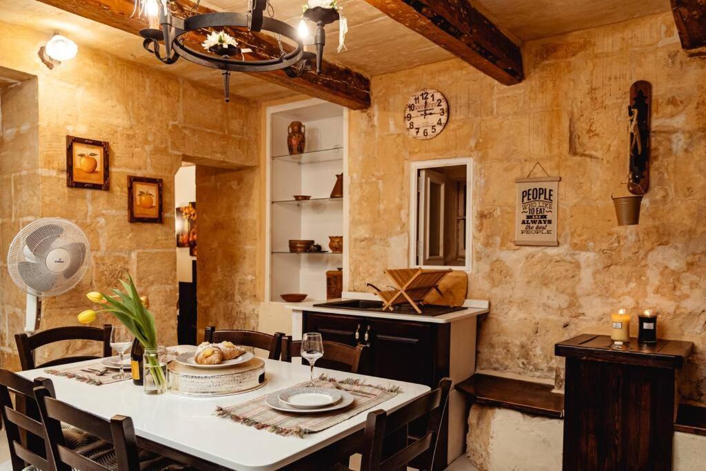 Enchanting 2Bdr Townhouse In Valletta Centre! Exterior photo