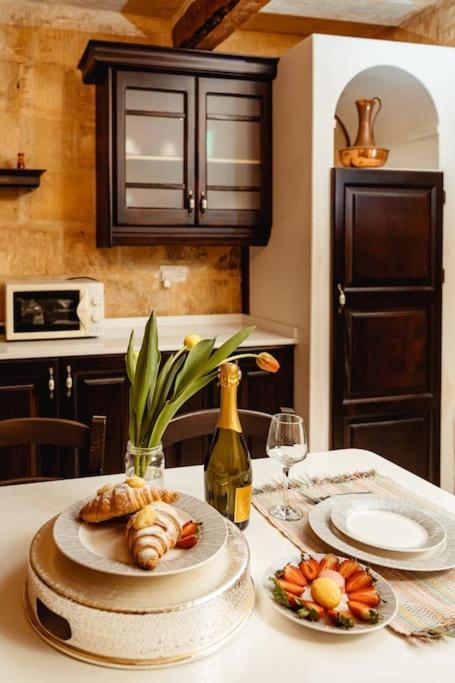 Enchanting 2Bdr Townhouse In Valletta Centre! Exterior photo